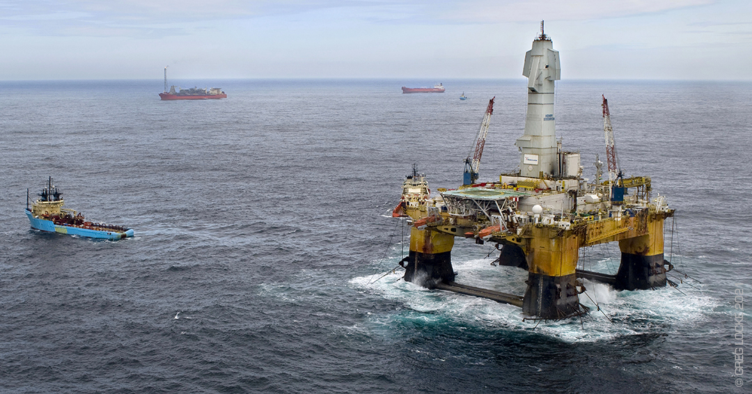 The drill rig, Henry Goodrich, on the White Rose offshore oil project on the Grand Banks of Newfoundland 300km south of St John's, Photo by Greg Locke © 2008
